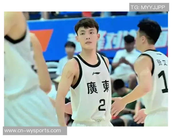 杜锋三后卫战术再遭质疑广东球迷怒斥徐杰还我青春风暴的辉煌岁月