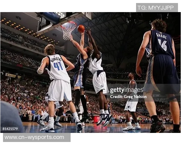 2005年NBA季后赛火箭与小牛的激烈对决回顾与精彩瞬间分析